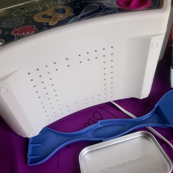 Easy Bake oven - Picture 4 of 4